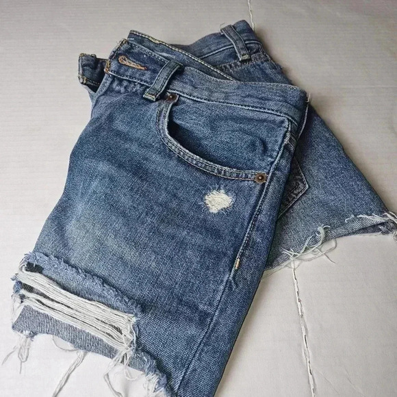 We The Free Medium Wash Distress Blue Jean Shorts - Picture 8 of 12